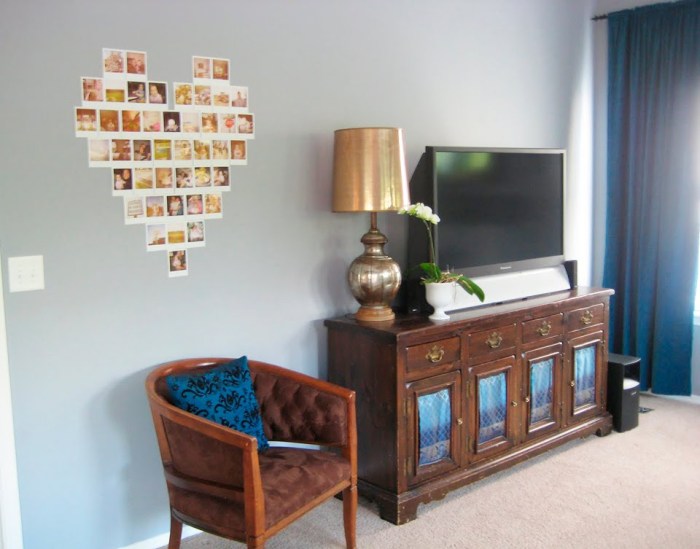 How to decorate room with photo collage