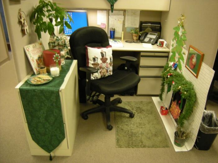 Cubicle christmas cabin log decorations office decorating woman into transforms minneapolis her ideas contest holiday abcnews decor win westfield angela